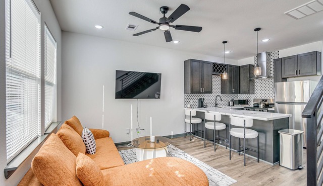Sleek, Convenient New-Build 8 Mi to Dtwn Houston!