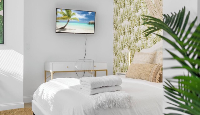 Sleek & Cozy Studio: Freshly Renovated