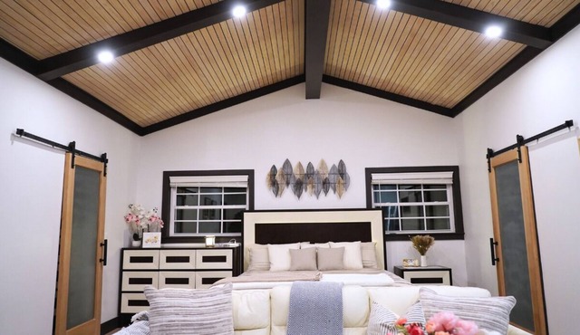 Sleek Designer Loft: PS-5, Arcade, and Luxury Amenities/Downtown Jacksonville