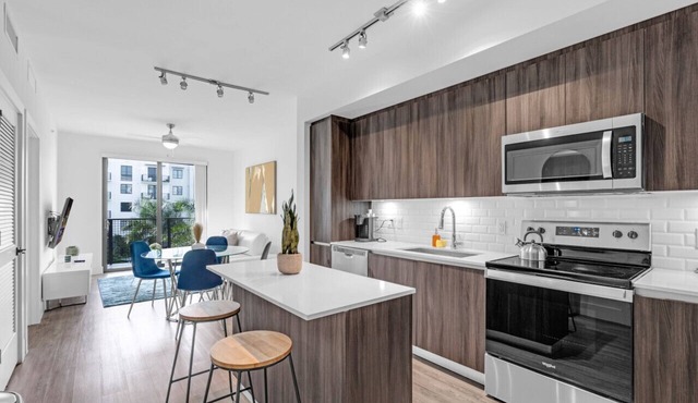 Sleek Doral Retreat 1 Bed Oasis W/Free Parking