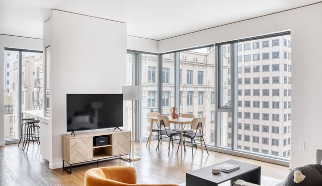 Sleek Downtown 2BR w/Gym, W/D & BBQ, near Dining & Shops, by Blueground