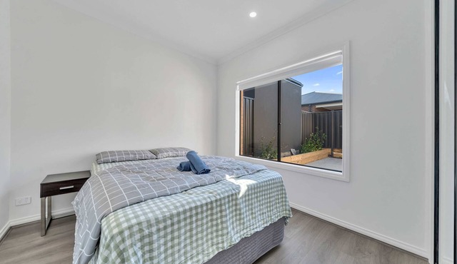 Sleek Family Home Near Kallo Town Centre