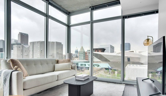 Sleek Golden Triangle 2BR w/ Gym & Pool nr Art Museum, by Blueground