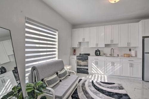 Sleek Hialeah Guest Suite on Golf Course!
