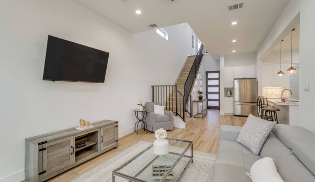 Sleek Home w/Screened Patio & Yard in Houston!