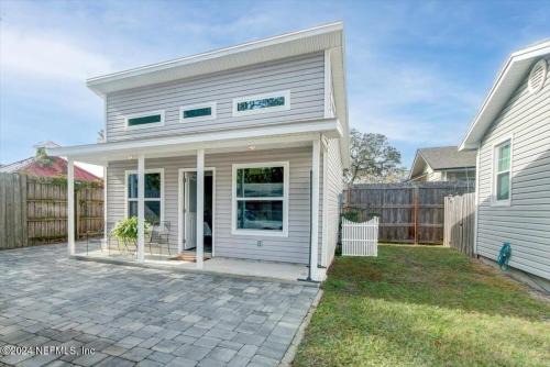 Sleek Jacksonville Gem Perfect for Two