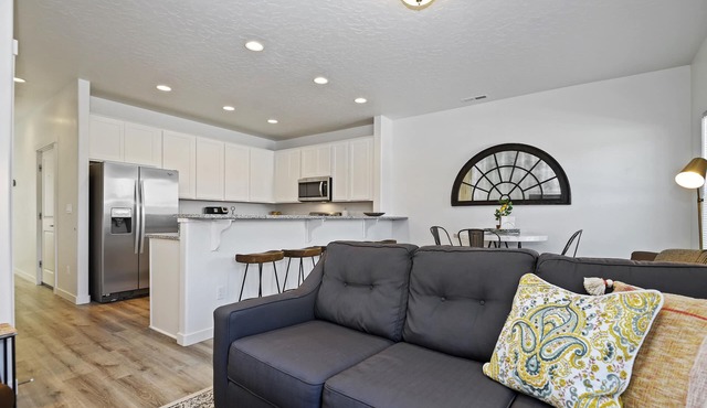 Sleek, Like-New, Sparkling Clean Townhome!