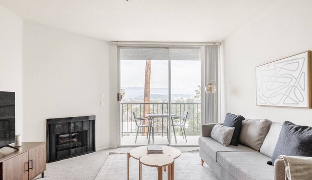 Sleek Los Feliz 2BR w/ Gym, Pool & Lounge, near Brand St, by Blueground
