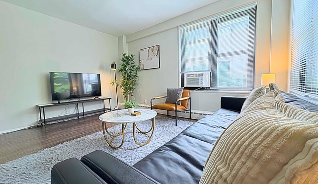 Sleek Luxe 1BR in Vibrant Hyde Park