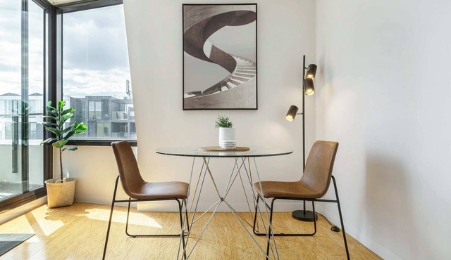 Sleek Minimalist Condo w City Views FREE Parking