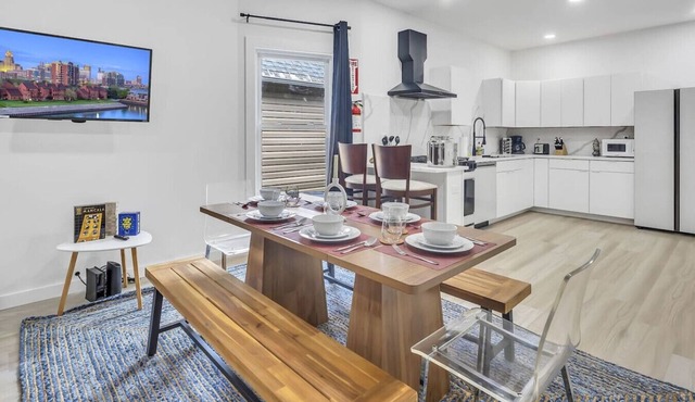Sleek & Modern Full House Dtwn