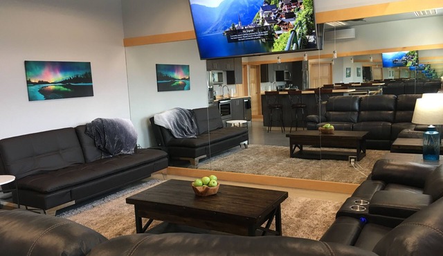 Sleek, modern one bedroom apartment in the heart of Newport.