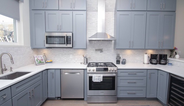 Sleek + Posh! 4 Bed/3.5 Baths! +RoofDeck! - Sleeps 12!