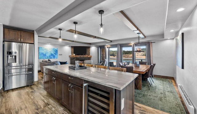 Sleek Retreat over Lake Dillon and Ten Mile Range-4 Minutes to Keystone