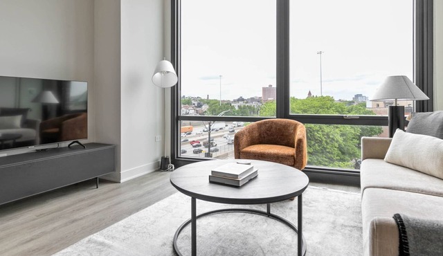 Sleek River West 1BR w/ Rooftop & Gym, steps to Blue Line, by Blueground
