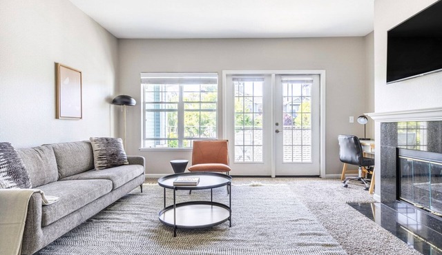 Sleek Santa Clara 2BR w/W/D, Gym, Pool, walk to Safeway, by Blueground