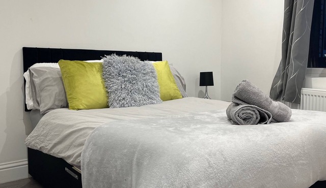 Sleek, Sleeps 6 Sunset Views, Family friendly