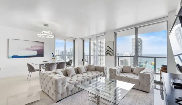 Sleek & Spacious 3-BR Condo at Miami’s Beachwalk Resort