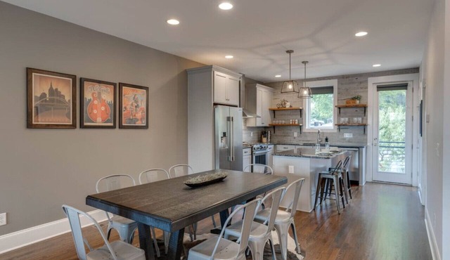 Sleek Townhome near Broadway!