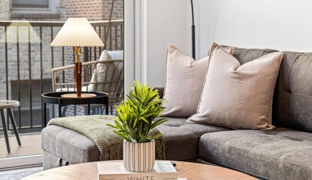 Sleek & Urban 1 Bed 1 Bath with Gym, Wi-fi & Patio