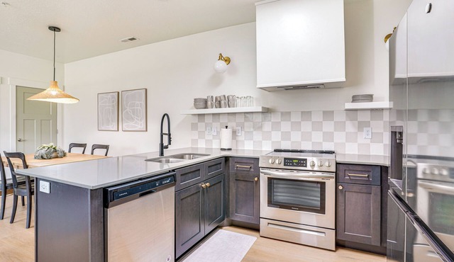 Sleek Vineyard Condo w/Access to Community Pools