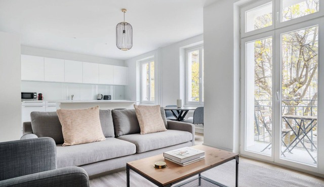 Sleek Vorstädte 3.5 Room w/W/D & Storage, 2 min to Market, by Blueground
