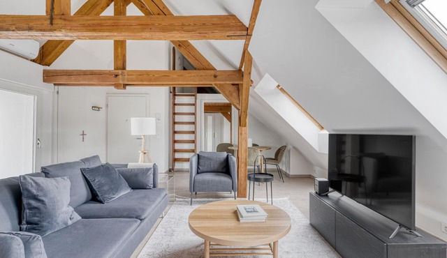 Sleek Wiedikon 2.5 Room w/Storage, 2 mins to local market, by Blueground