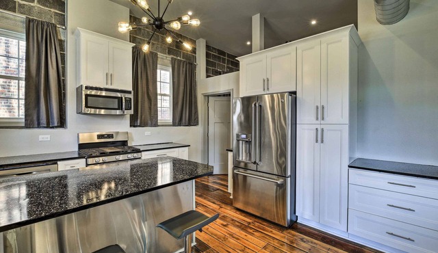 Sleek Wytheville Apartment Near Food + Drink!