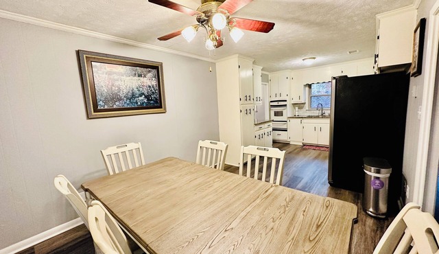 Sleep 10 Newly Listed Vacation Home in Acworth near many restaurants & groceries