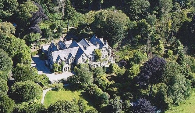 Sleep 10 with fantastic views, large penthouse apartment in Ladock, Cornwall