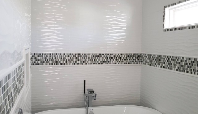 Sleep 12 in Chic Home Near Downtown, State Fair Grounds and Newfields Art Museum