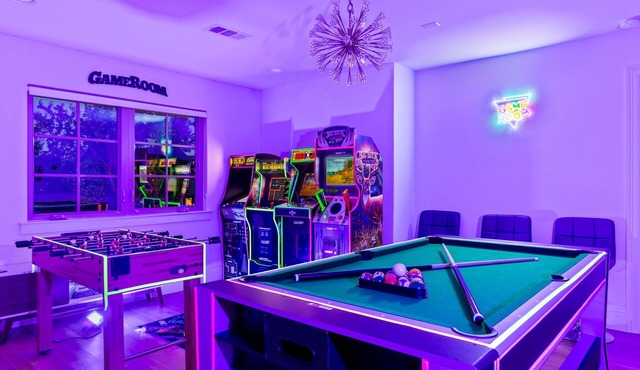 Sleep 16 - Mini Golf-Patio-Arcade-Pool Table & Fun - DAL - Easy Airport Access