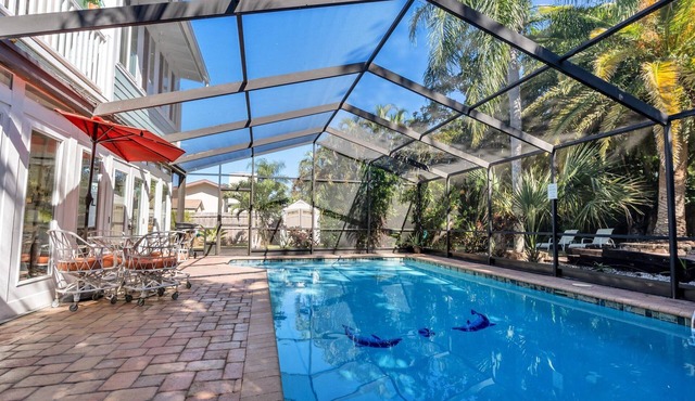 sleep 18, Heated Pool, Tiki, 5 min to Beach, Kayak