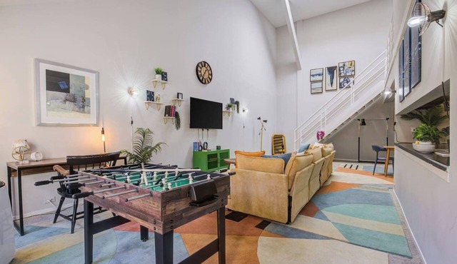 Sleep 25 - Huge Downtown Vintage Lofts