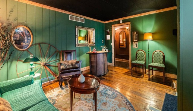 Sleep 25 w/Private Group Accommodations, Banquet Space, Game Room