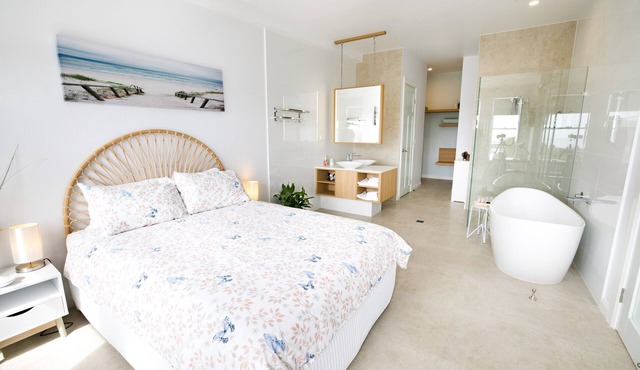 Sleep 29 in the heart of Cabarita Beach, gateway to the Tweed Coast and Valley.