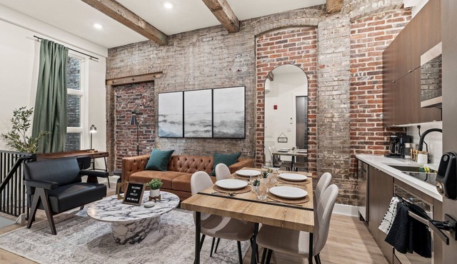 SLEEP 4 - Old City Philly - NEW Townhouse