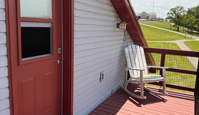 Sleep 6+ adults, new 2 Br 1 Ba adjacent to Bell Manor. Cleaning fees included!