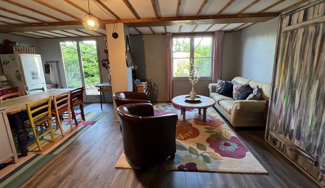 Sleep 6 in Dordogne rural France Families with pool. Enjoy caves forrests, lakes