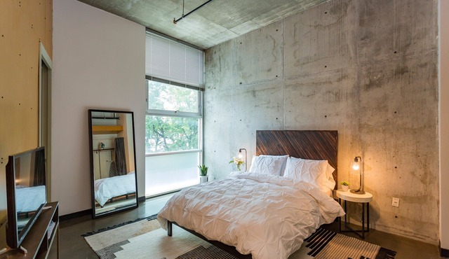 Sleep 6! Stylish Loft Near Broadway!