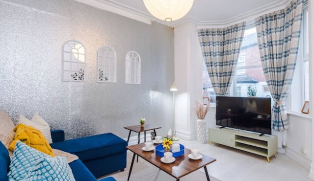 Sleep 7, Pool Table/TTennis, Free Parking, 3BR