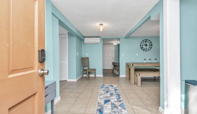 Sleep a Group of 7 in this Spacious Galveston Studio - Minutes to Beach!