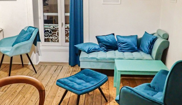 Sleep at a shrink's! Top originality! Charming furnished apartment in the heart of town