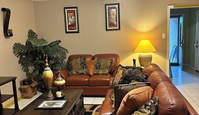 Sleep N Stay inn. Saint Rose, La. 3 mins to airport. 15 mins , metro New Orleans