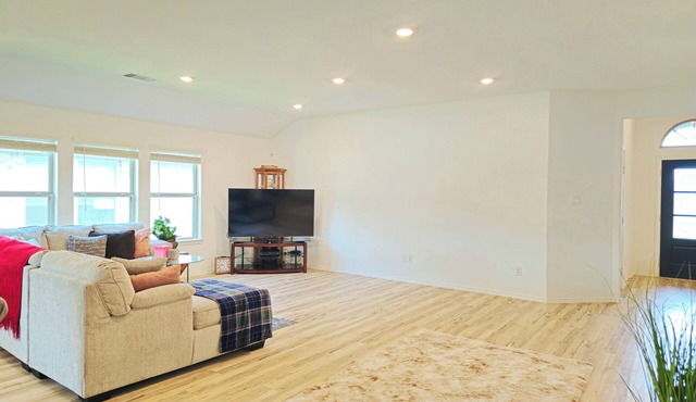 Sleep Well Near Houston - 3BR, 2 Bath, Office & More