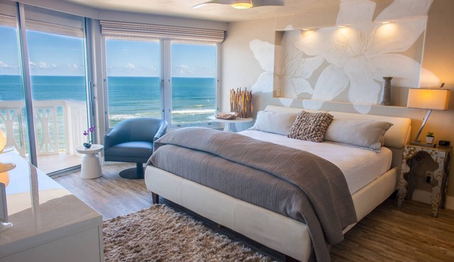 Sleep with the waves OCEANFRONT LUXE Artist owned 9th floor breathtaking views!