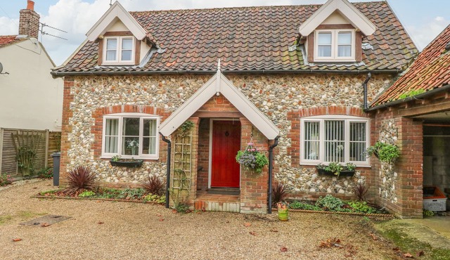 SLEEPEEZY, family friendly, with a garden in Little Snoring