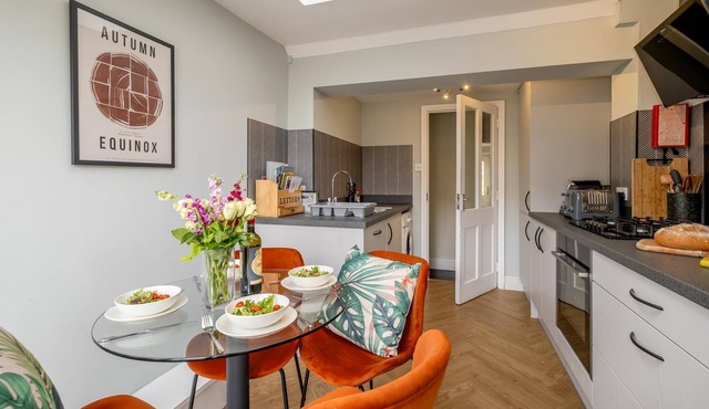 Sleepers Cottage - sleeps 4 guests in 2 bedrooms