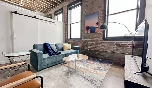 Sleepover | Airy 2BD/1BA Loft - Newton