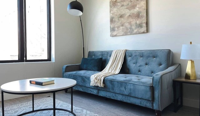 Sleepover: Attractive Studio and Gym - Des Moines